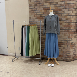☆シルエットが綺麗なスカート☆